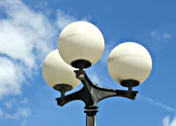 IDAE eficiencia energética alumbrado público 70 municipios