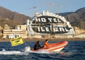 acabe serial Hotel Algarrobico