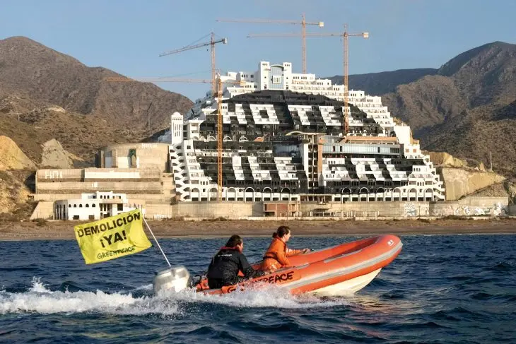 acabe serial Hotel Algarrobico