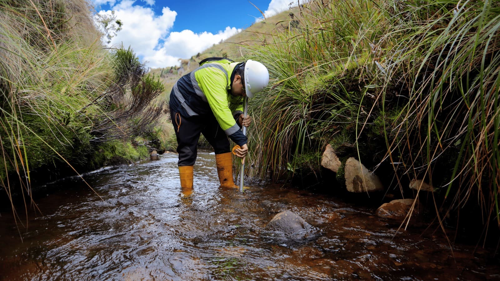 Ecuador suspende licencia ambiental proyecto minero canadiense Loma Larga