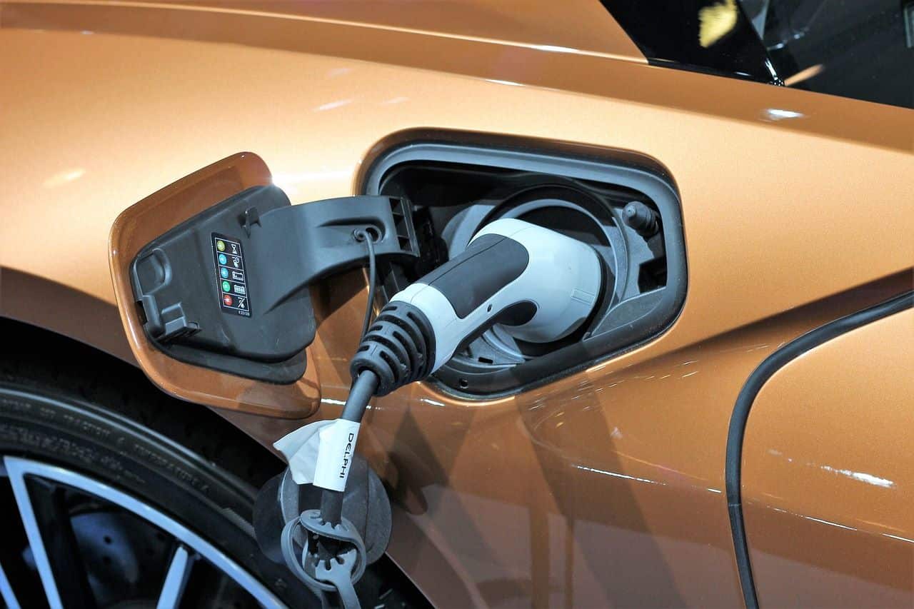 Ley Movilidad Sostenible puntos carga eléctrica ultrarrápida gasolineras
