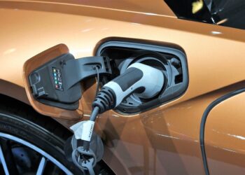 Ley Movilidad Sostenible puntos carga eléctrica ultrarrápida gasolineras