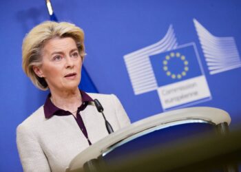 Von der Leyen compromete reducción emisiones CO2 vaivenes vehículos
