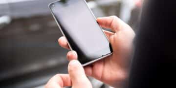 Ninos y jovenes de entre 12 y 17 anos ‘expuestos a internet oportunidades y riesgos