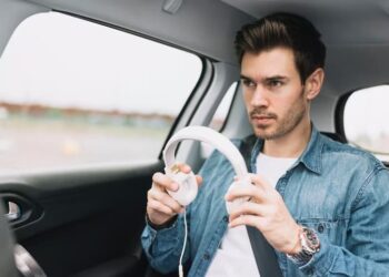 Si viajas no quieres marear escucha música alternativa no invasiva económica personalizada