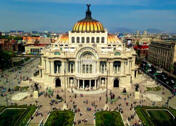 Día Internacional Aire Limpio Cielo Azul 2025 América Latina impulsa programas reducir emisiones proteger salud