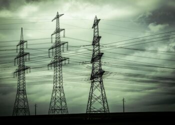 Amigos Renovables Paquete Europeo Redes Eléctricas CE clave despliegue energías limpias