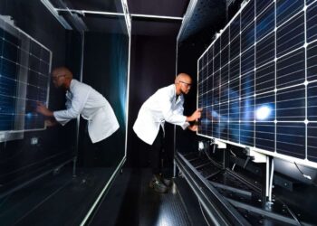 La molécula orgánica que acabará con los paneles solares: Convierte los fotones en electricidad 2 molécula P3TTM