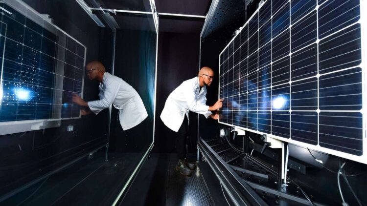 La molécula orgánica que acabará con los paneles solares: Convierte los fotones en electricidad 1 molécula P3TTM