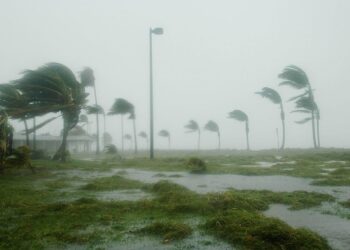 El ‘destructivo’ huracán ‘Melissa’ llega a las costas de Cuba 2 destructivo huracán Melissa llega costas Cuba