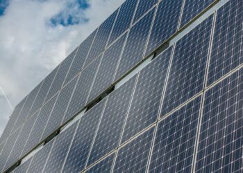 energías renovables cubren 100 por cien demanda mundial electricidad primer trimestre 2025 hito histórico