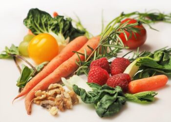 dieta frutas verduras fibras forma regular anula beneficios microbiota intestinal