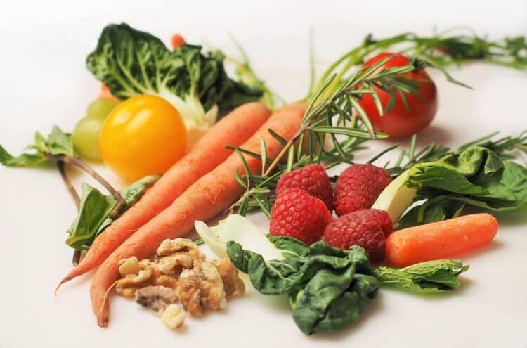 dieta frutas verduras fibras forma regular anula beneficios microbiota intestinal
