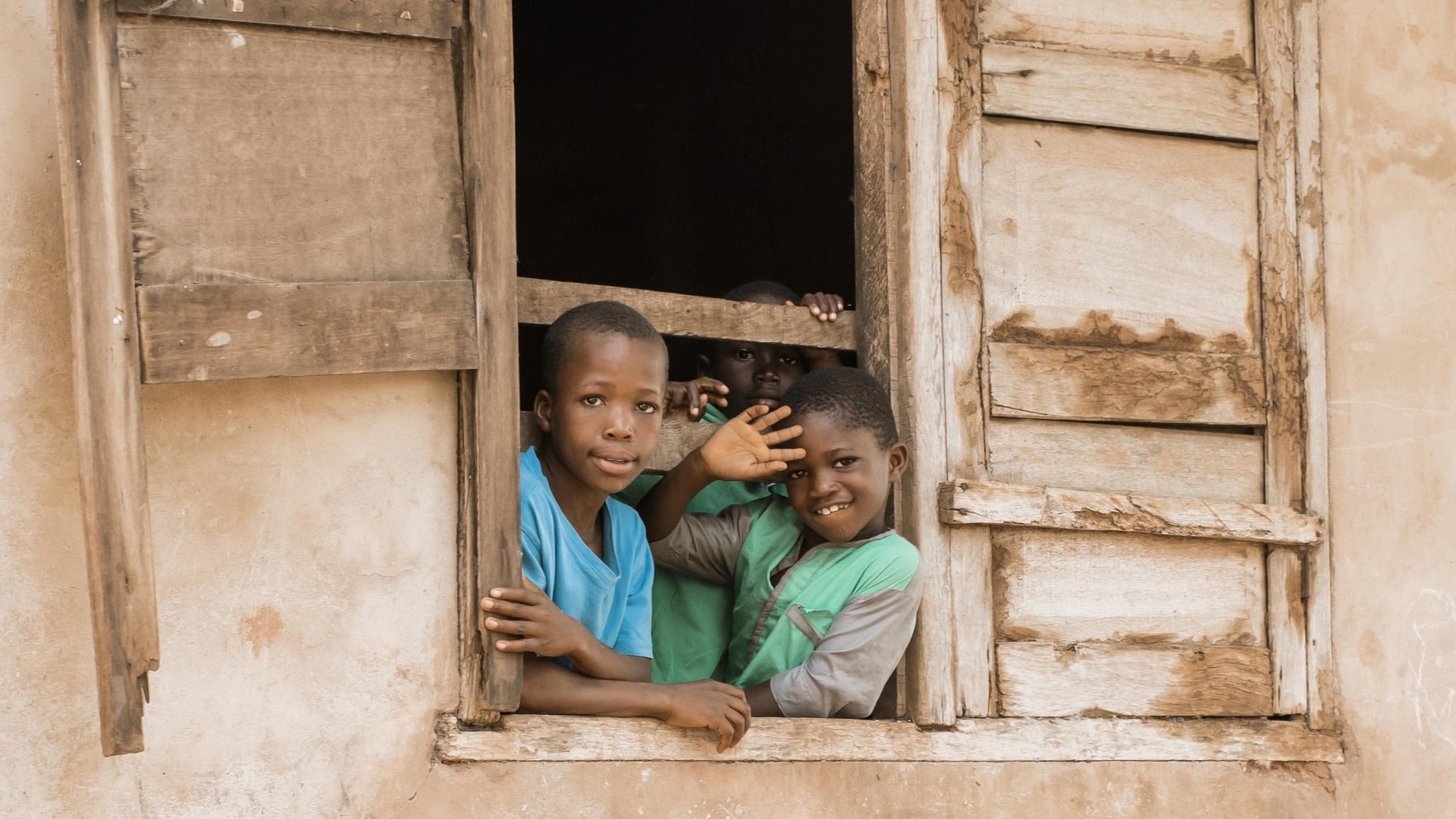 PIB mundial duplicado siglo pobreza extrema persiste daño ecológico va más límites seguros