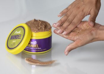 producto cosmético Pasta Mandel se usa limpiador manos entornos profesionales, contiene ingrediente ilegal