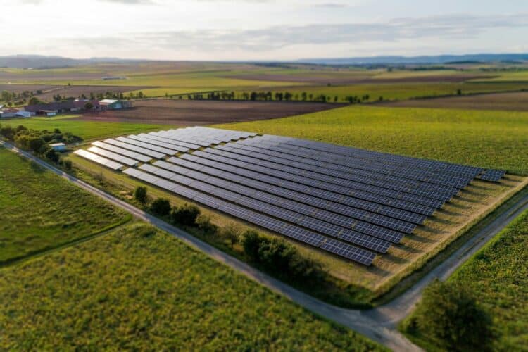 energías renovables rompen récords pero precisan inversiones 1,4 billones anuales 2025-2030 acordó COP28