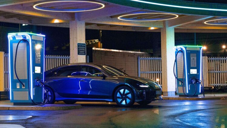 La meta de la UE son 3 500 000 millones para el 2030: China va por 28 000 000 en la mitad de tiempo 1 UE China