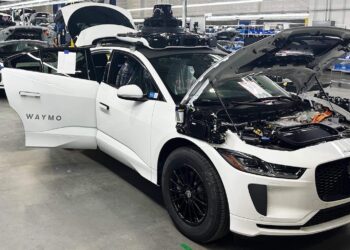 El futuro llegó a Europa: Empieza una nueva era 2 coches autónomos en Europa