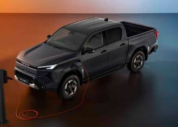 Japón hace lo inimaginable: Enchufa una de las pickups más vendidas del planeta 3 camioneta japonesa