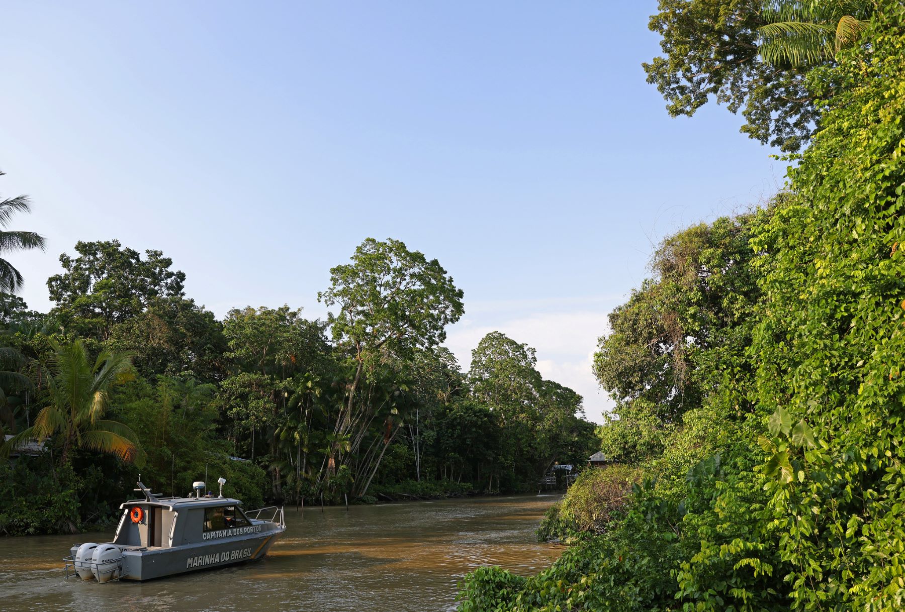 Vista del Río Amazonas, la Amazonía y la huella humana