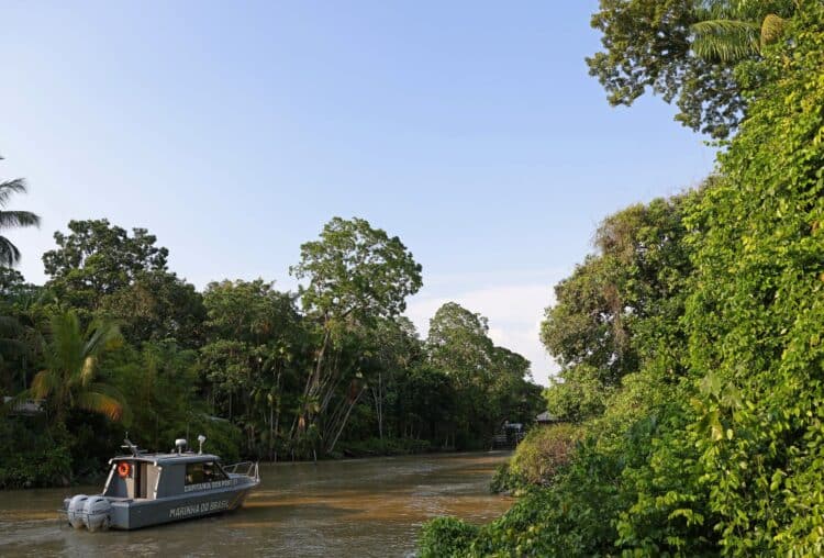 Vista del Río Amazonas, la Amazonía y la huella humana