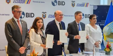 Representantes de CAF y autoridades latinoamericanas durante un acto oficial sobre financiación verde