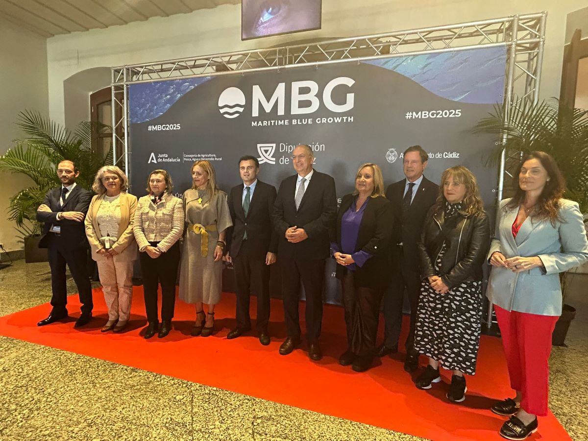 El comisario europeo de Pesca y Océanos, Costas Kadis, interviene en el congreso MBG-Maritime Blue Growth en Cádiz ante representantes del sector marítimo para defender el Pacto Europeo por el Océano y la economía azul sostenible
