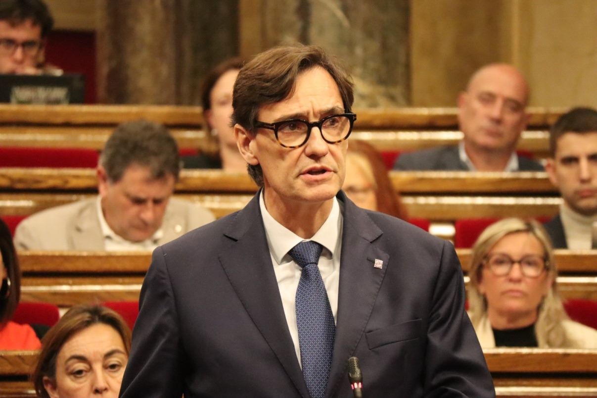 Parlament de Cataluña debatiendo los presupuestos de carbono de Cataluña