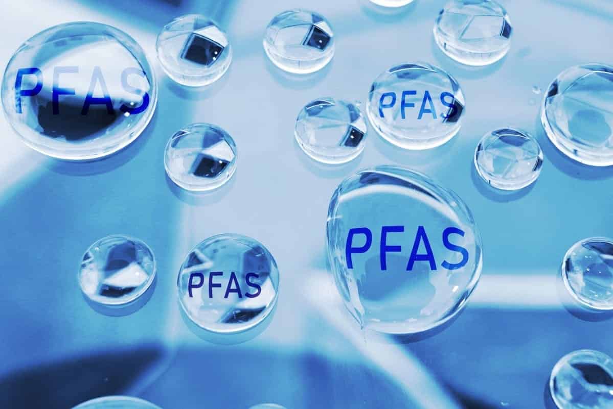 Revolución contra los “contaminantes eternos”: logran degradar teflón y PFAS a temperatura ambiente y recuperar hasta el 97 % del flúor