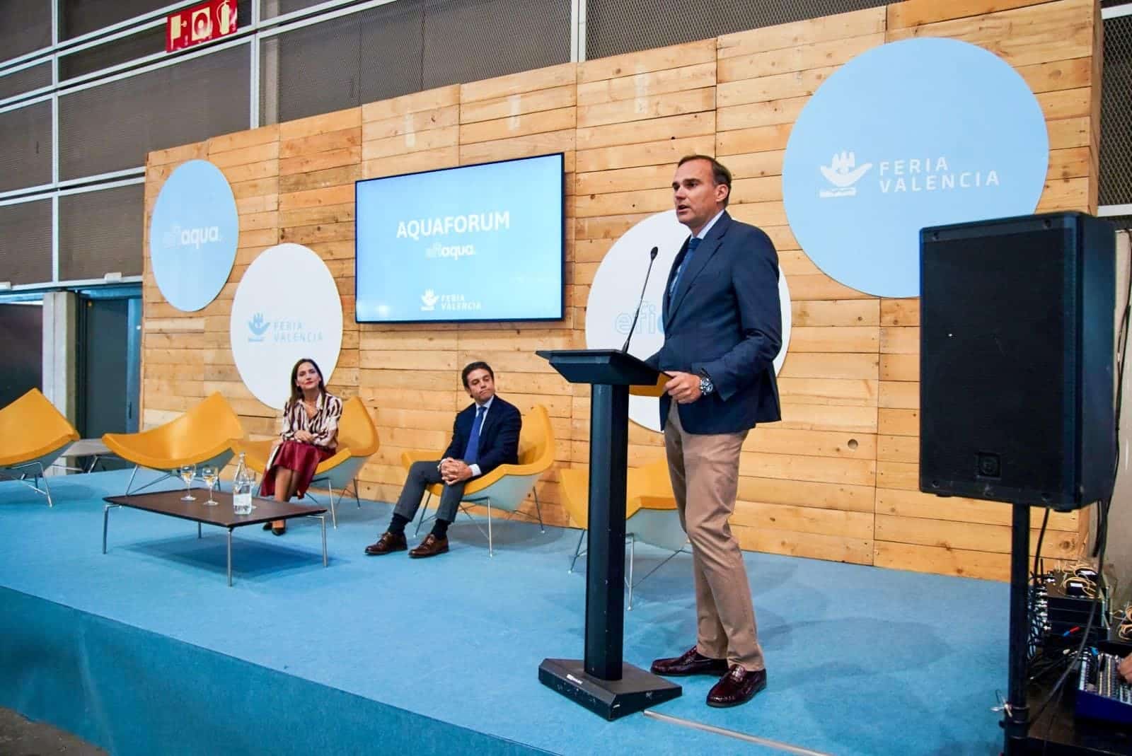 Asistentes en la feria EFIAQUA 2025 de Valencia durante el Hackathon del Agua