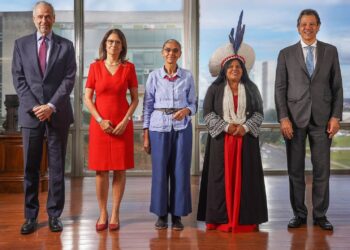 Relatores y expertos de la ONU en una rueda de prensa sobre clima