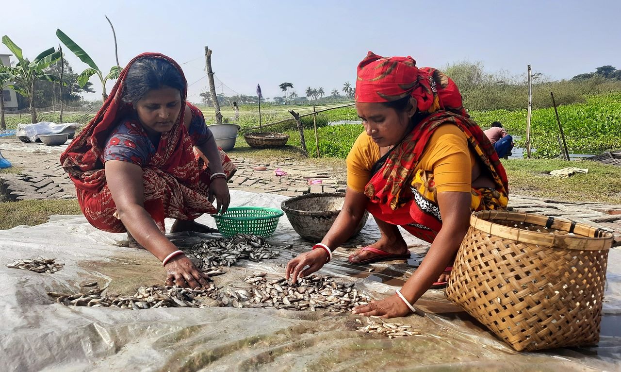 Mujeres de una comunidad rural a las que afecta la falta de financiación climática