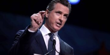 El gobernador de California, Gavin Newsom está presente en la COP30