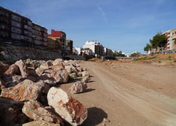 MITECO pone en marcha un plan millonario para frenar las inundaciones: 10 proyectos clave para proteger la Horta Sud y el Turia 3 Rambla del Poyo y zonas del Turia serán incluidas en los nuevos proyectos para reducir el riesgo de inundación licitados por MITECO