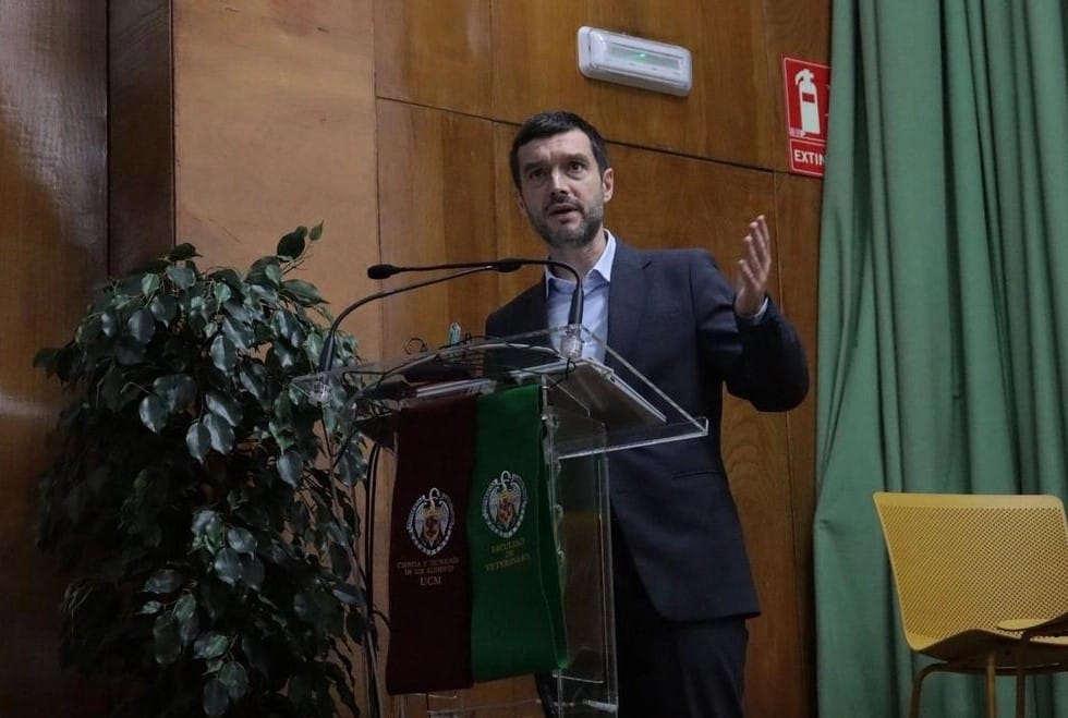 Ministro Bustinduy presenta Ley Jane Goodall