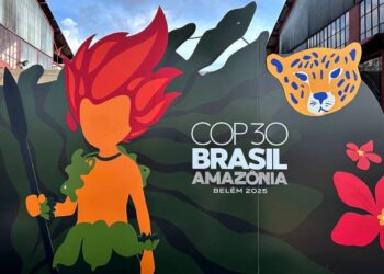 Activistas protestan en Belém por las críticas al nuevo borrador de la COP30 y la ausencia de una hoja de ruta contra los combustibles fósiles