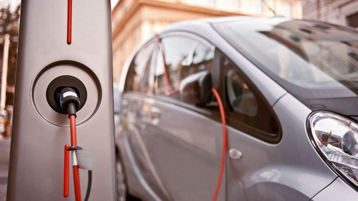 seat cupra españa tren coche eléctrico ayudas infraestructuras