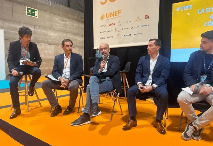 Ponentes de UNEF durante su intervención en GENERA 2025 analizando el futuro del autoconsumo y el almacenamiento en España
