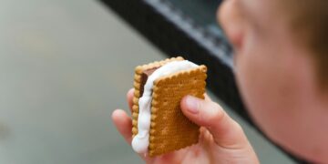 La mala alimentación infantil es una bomba de relojería: así se combate la obesidad desde la infancia