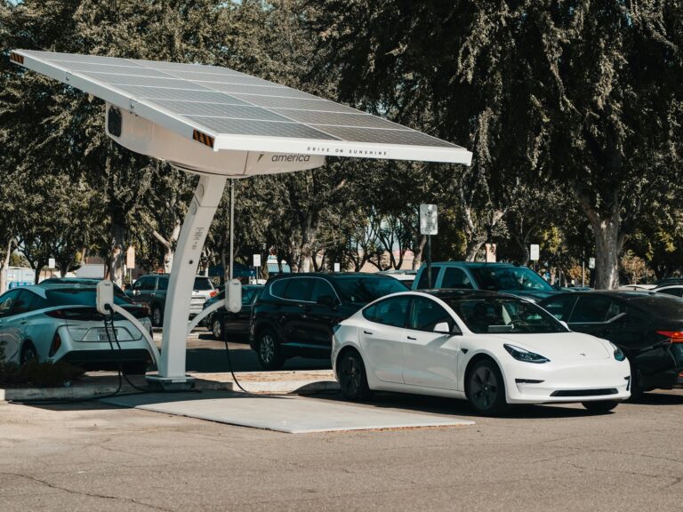 Coche eléctrico: ‘ventajas e ‘inconvenientes’, sabemos poco de la ‘tecnología’ que hay detrás y de lo que implica