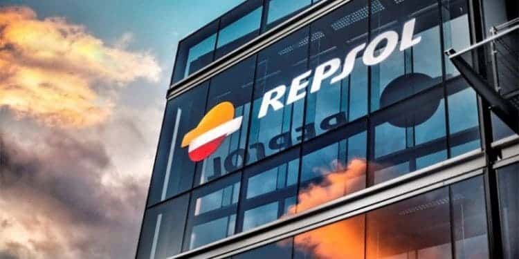 Podemos plantea nacionalizar Repsol: ¿la única vía para frenar la contaminación y cumplir la transición verde en España?