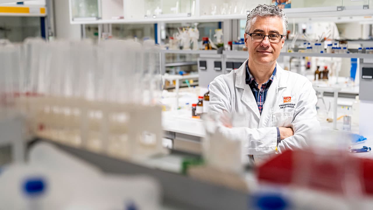 Investigadores de la Universidad de La Rioja trabajan en un sistema para almacenar energía solar en agua