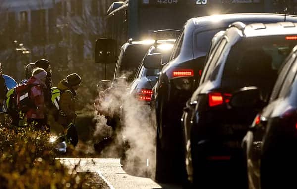 Francia acepta flexibilizar la prohibición de motores térmicos desde 2035 1 Francia acepta flexibilizar la prohibición de motores térmicos desde 2035