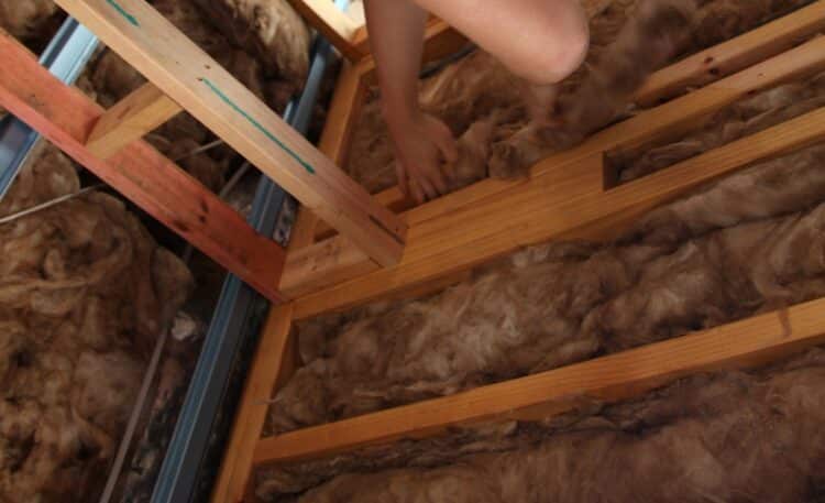 Aísla tu casa “por 1 euro”: así funciona realmente el aislamiento gratis CAE y cómo evitar caer en engaños 1 aislamiento gratis CAE