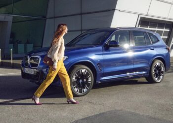 BMW acelera su estrategia climática con una reducción masiva de CO₂e