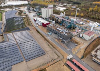 España construye una planta pionera para liderar la producción de combustibles sintéticos sostenibles y descarbonizar la industria y la aviación