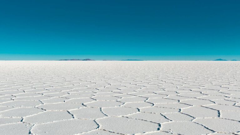 Pueblos indígenas y litio en Bolivia en el salar de Uyuni