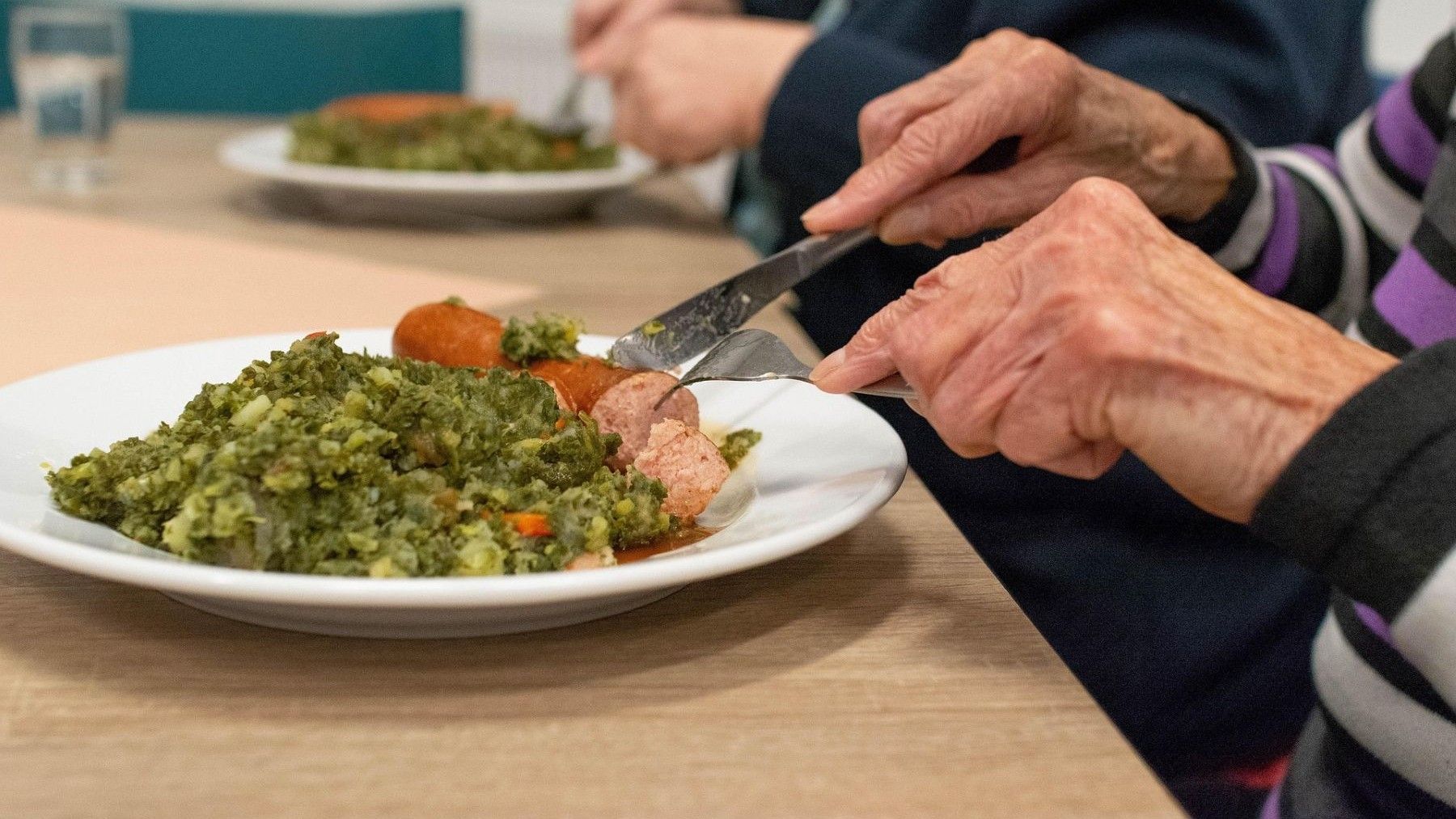 Alimentación saludable en hospitales y residencias con menús frescos y equilibrados