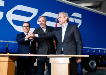 Aragón impulsa el primer corredor de camiones autónomos entre Zaragoza y Madrid 5 Autoridades y empresas anuncian el corredor de camiones autónomos entre Zaragoza y Madrid