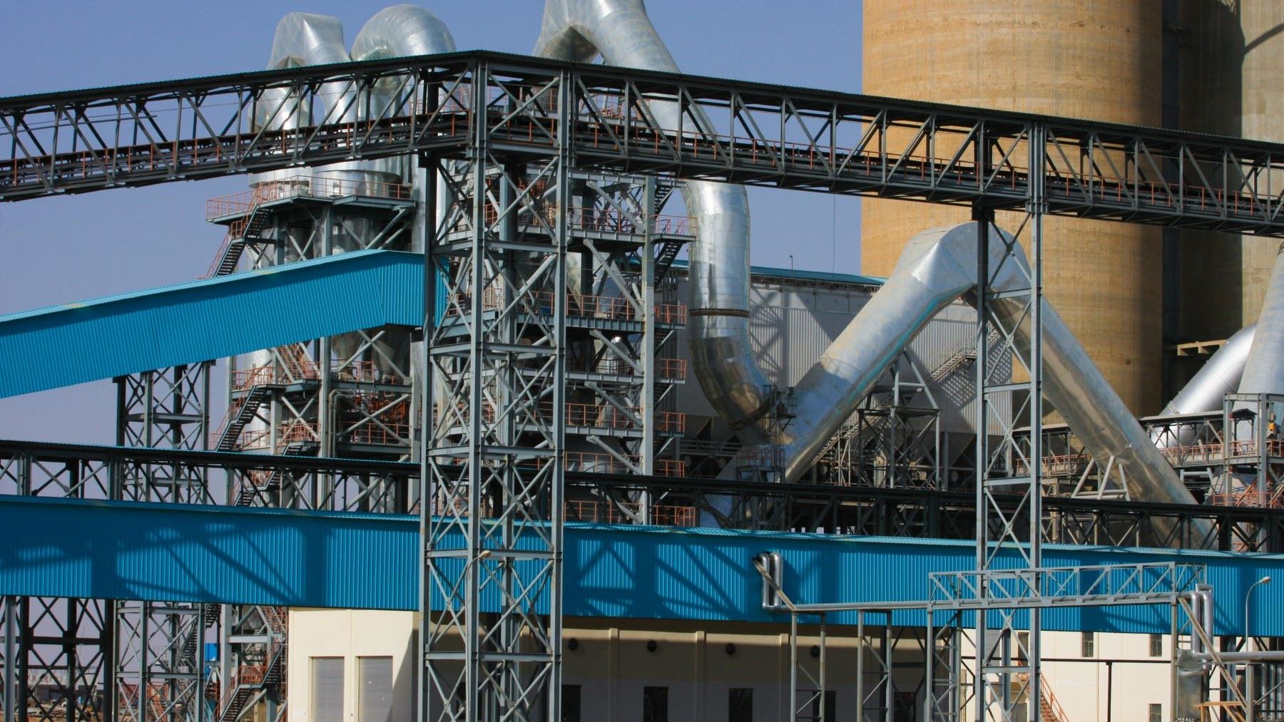 Tabla con el reparto de fondos de eficiencia energética en industria y sector servicios por comunidades autónomas